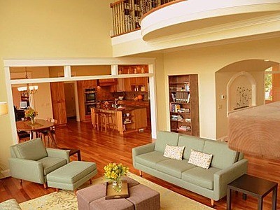 Kitchen - transitional kitchen idea in Seattle