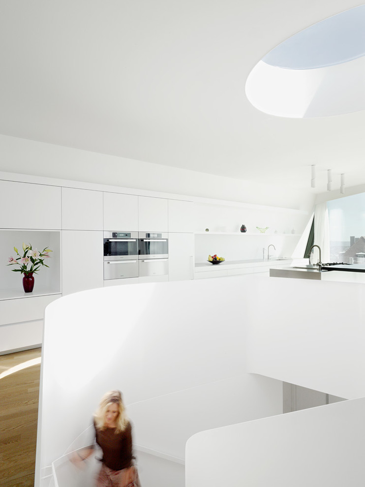Design ideas for a contemporary kitchen in Stuttgart.
