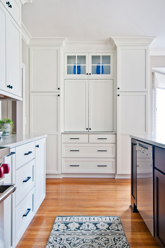 Example of a transitional home design design in Nashville