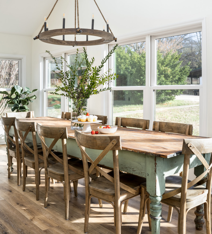 Cottage dining room photo in Nashville