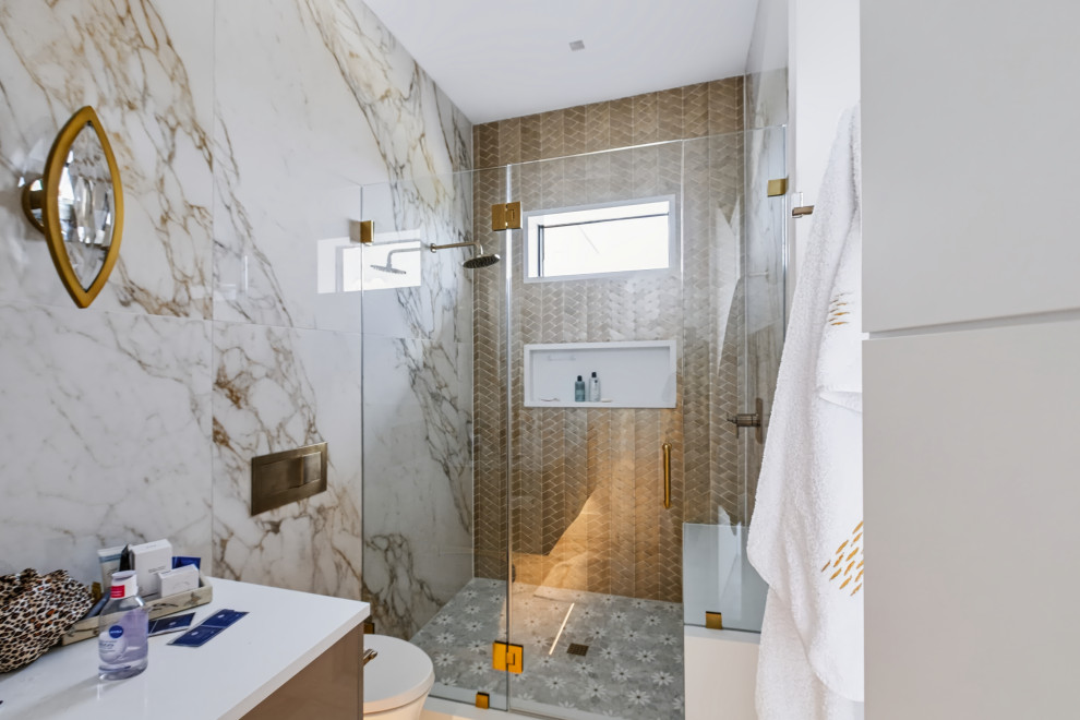 FRAMELESS SHOWERS