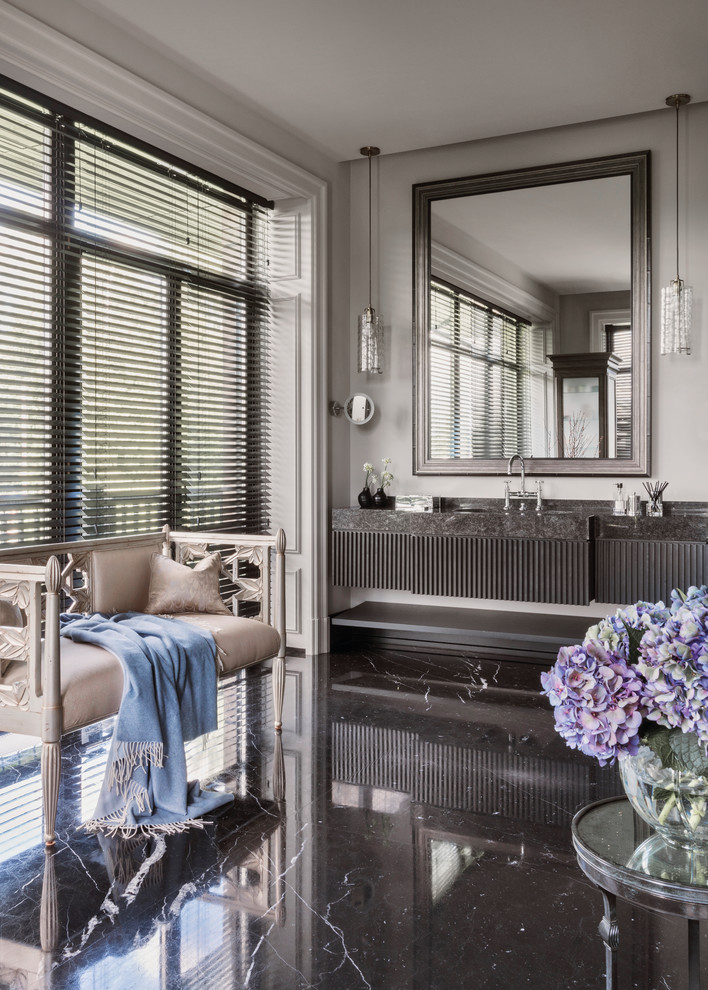 Inspiration for a transitional bathroom in London.