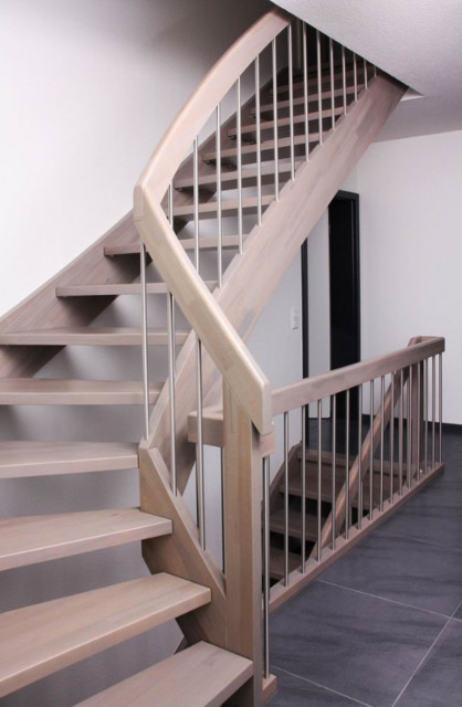 graue Treppe classique-escalier