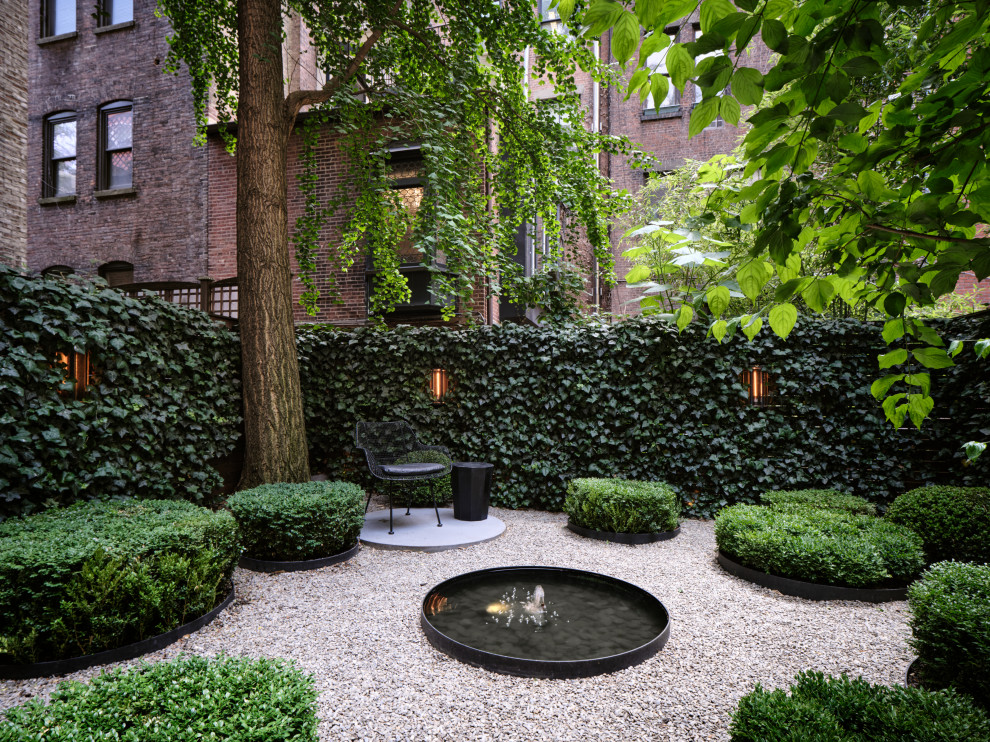 Patio fountain - modern courtyard patio fountain idea in New York