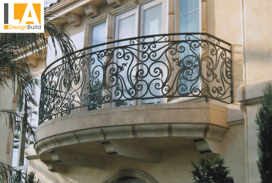 This is an example of a mediterranean staircase in Los Angeles.