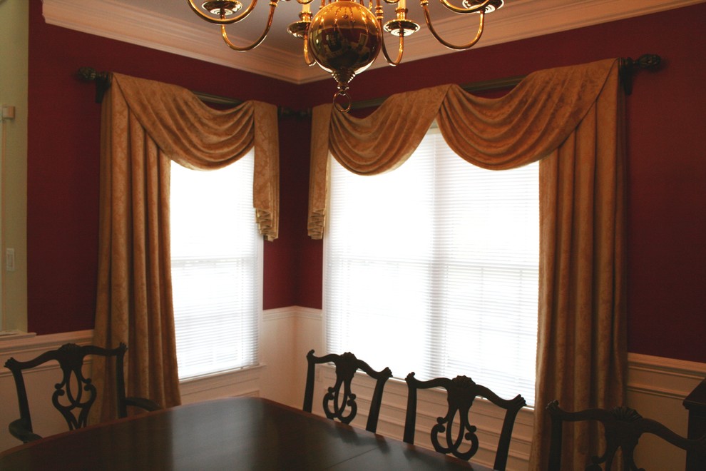 Photo of a mid-sized contemporary dining room in DC Metro with red walls, carpet, no fireplace and beige floor.