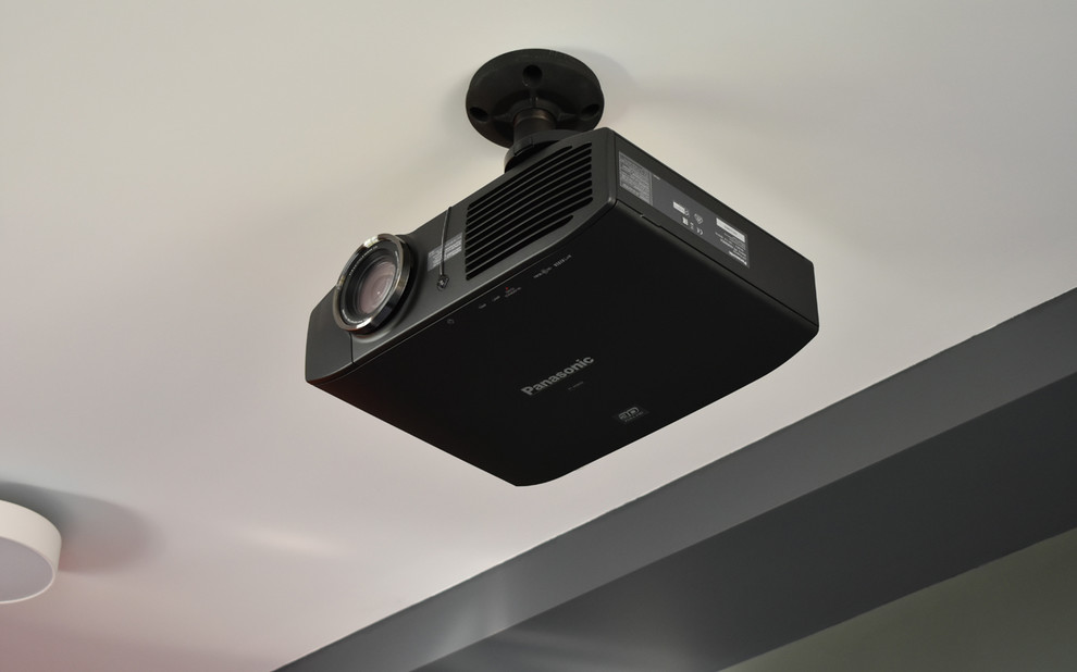 Домашний кинозал в коттедже