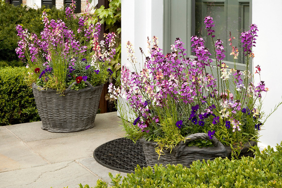 Inspiration for a traditional verandah in Chicago.