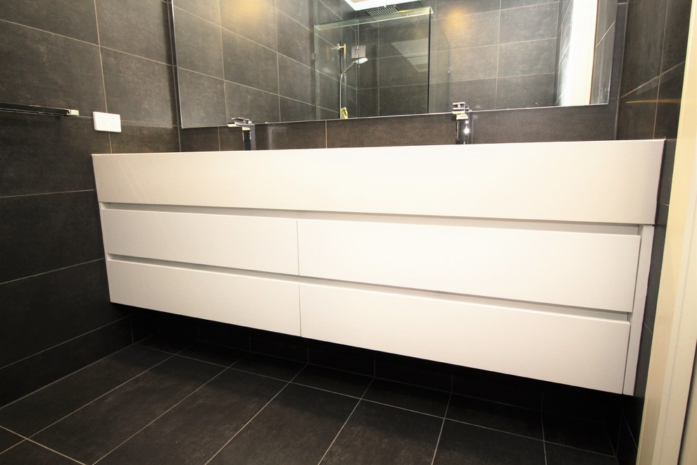 Design ideas for a contemporary bathroom in Melbourne.