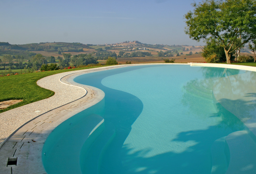 Design ideas for a traditional pool in Turin.