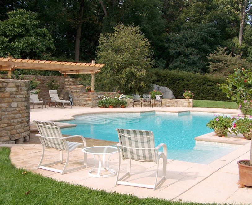 Inspiration for a traditional pool in Philadelphia.