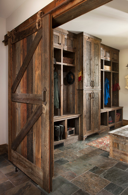 Big Mountain Rustic Residence rustic-entry