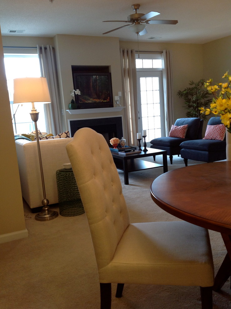 Design ideas for a traditional living room in Burlington.