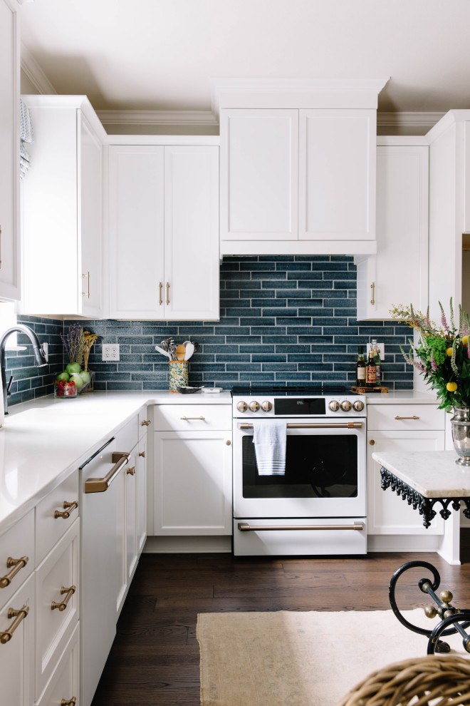 Kitchen - transitional kitchen idea