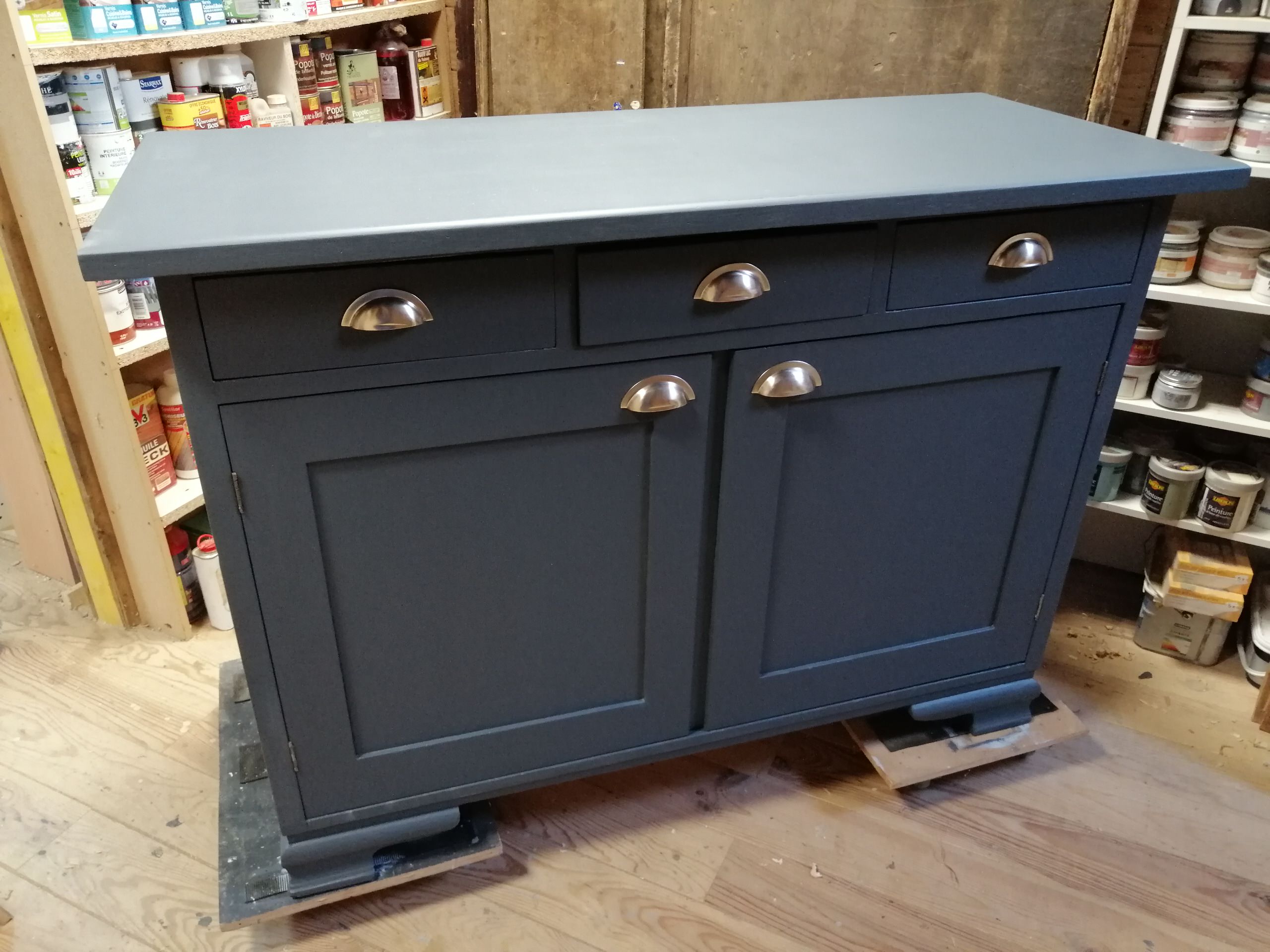 Buffet Parisien "Anthracite" poigées coquilles laiton brut