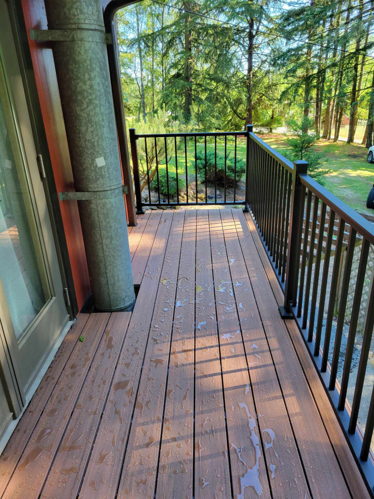 PVC decking with aluminum railing