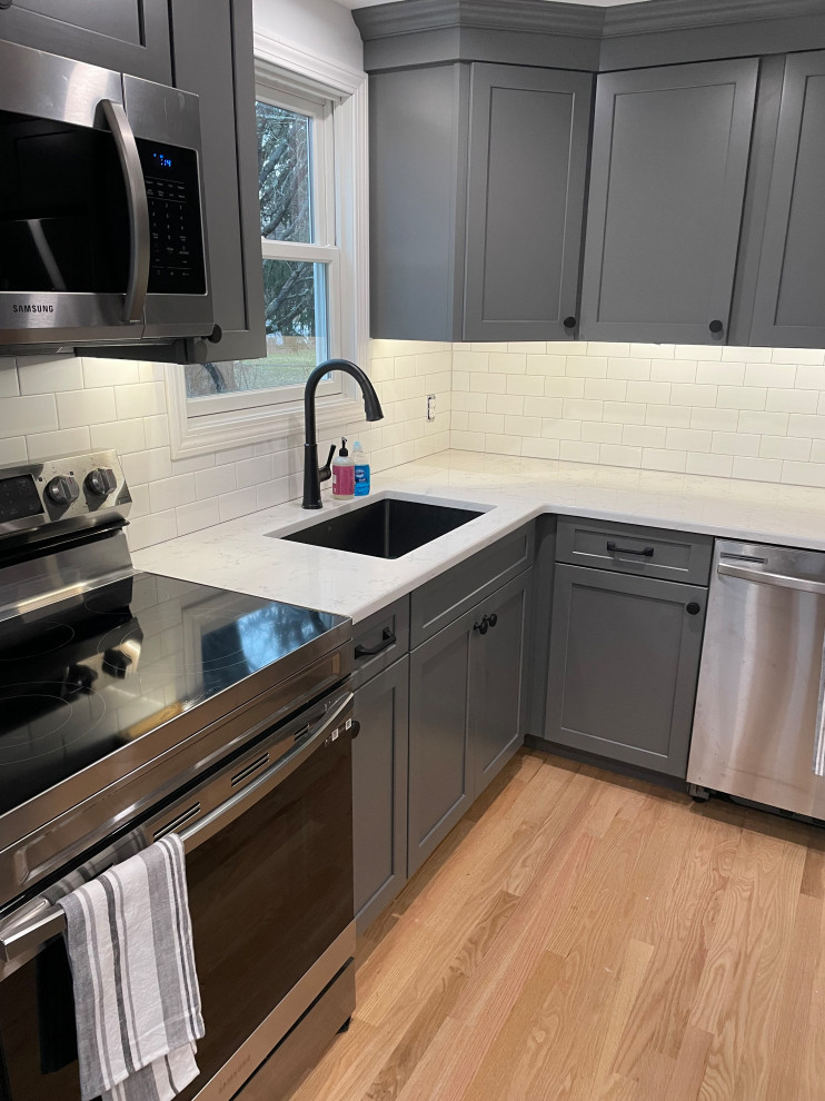 Modern Gray Clean Kitchen Design