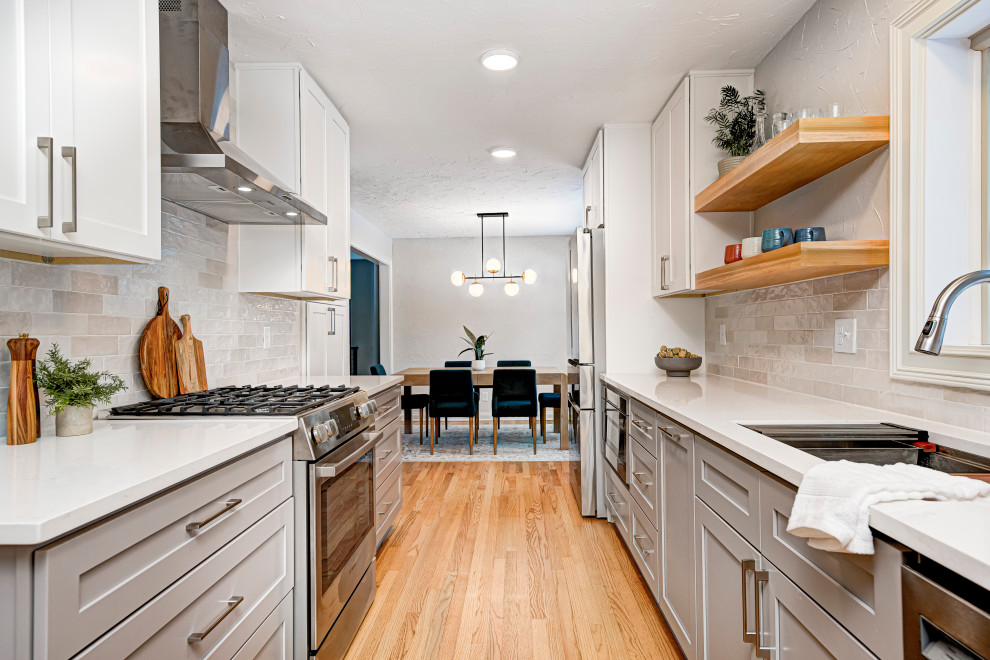 Kitchen - transitional kitchen idea in Indianapolis