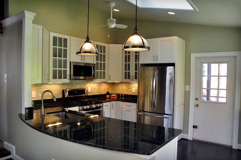 Eat-in kitchen - mid-sized transitional u-shaped dark wood floor eat-in kitchen idea in DC Metro with an undermount sink, white cabinets, granite countertops, green backsplash, glass tile backsplash, stainless steel appliances, a peninsula and shaker cabinets