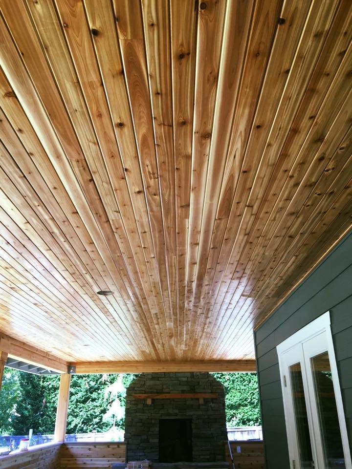 Example of a transitional home design design in Seattle