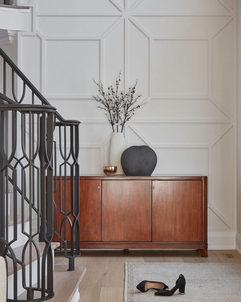 Entryway - transitional entryway idea in Toronto