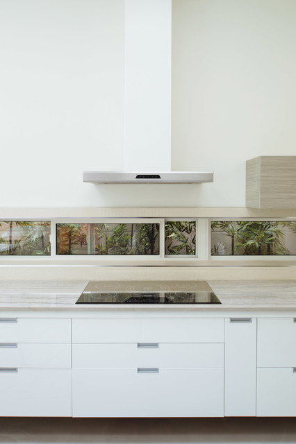 Eclectic Oceanfront modern-kitchen