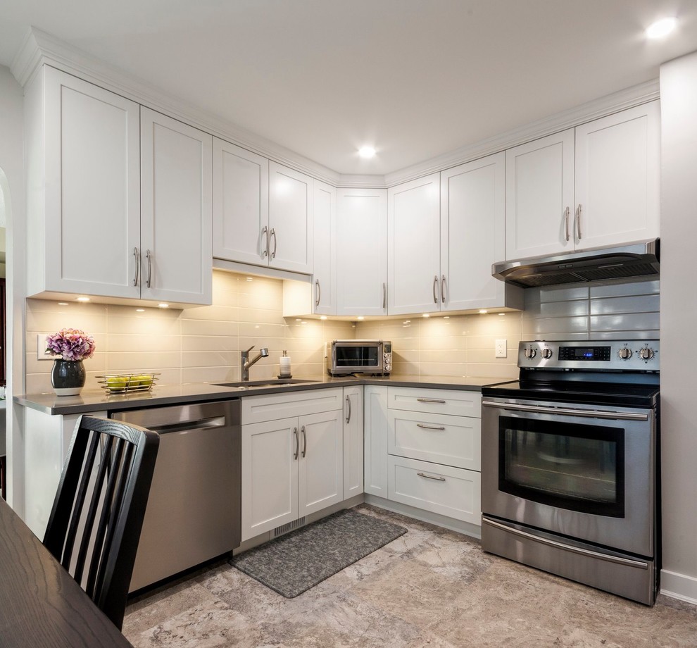 Kitchen - transitional kitchen idea
