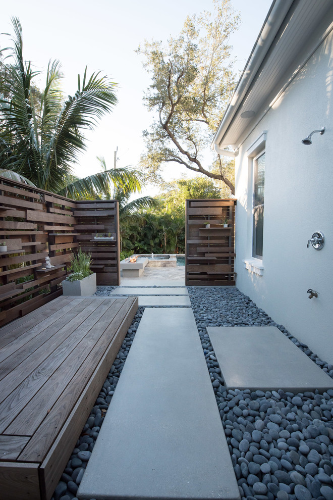Design ideas for a contemporary deck in Tampa with an outdoor shower.