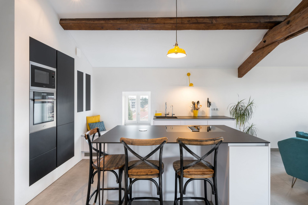 Inspiration for a mid-sized contemporary galley kitchen in Lyon with a single-bowl sink, flat-panel cabinets, white splashback, panelled appliances, grey floor, wood and exposed beam.