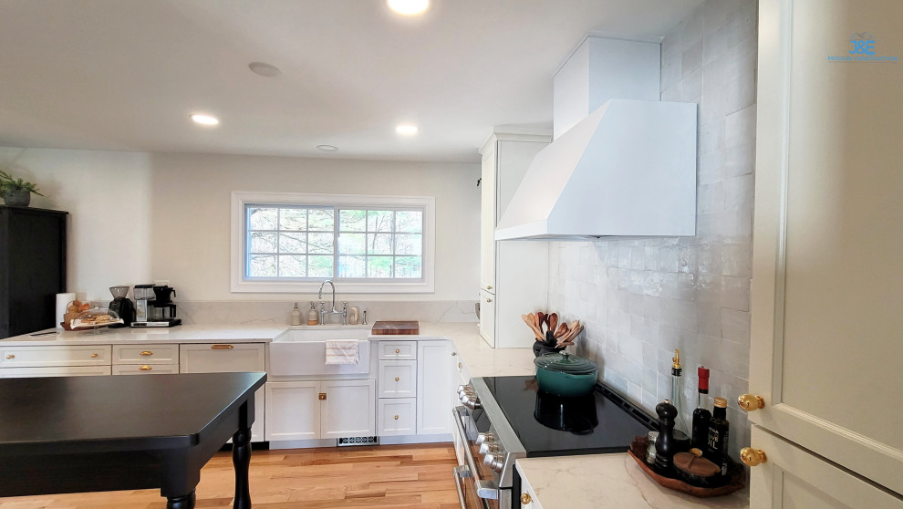 Kitchen - rustic kitchen idea in Baltimore