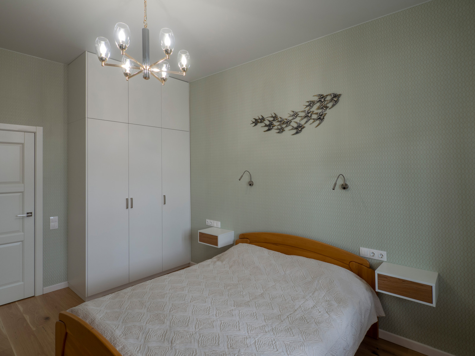 Меблировка спальни и кабинета в светло-мятном цвете