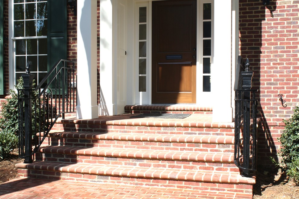 Design ideas for a traditional entryway in DC Metro.