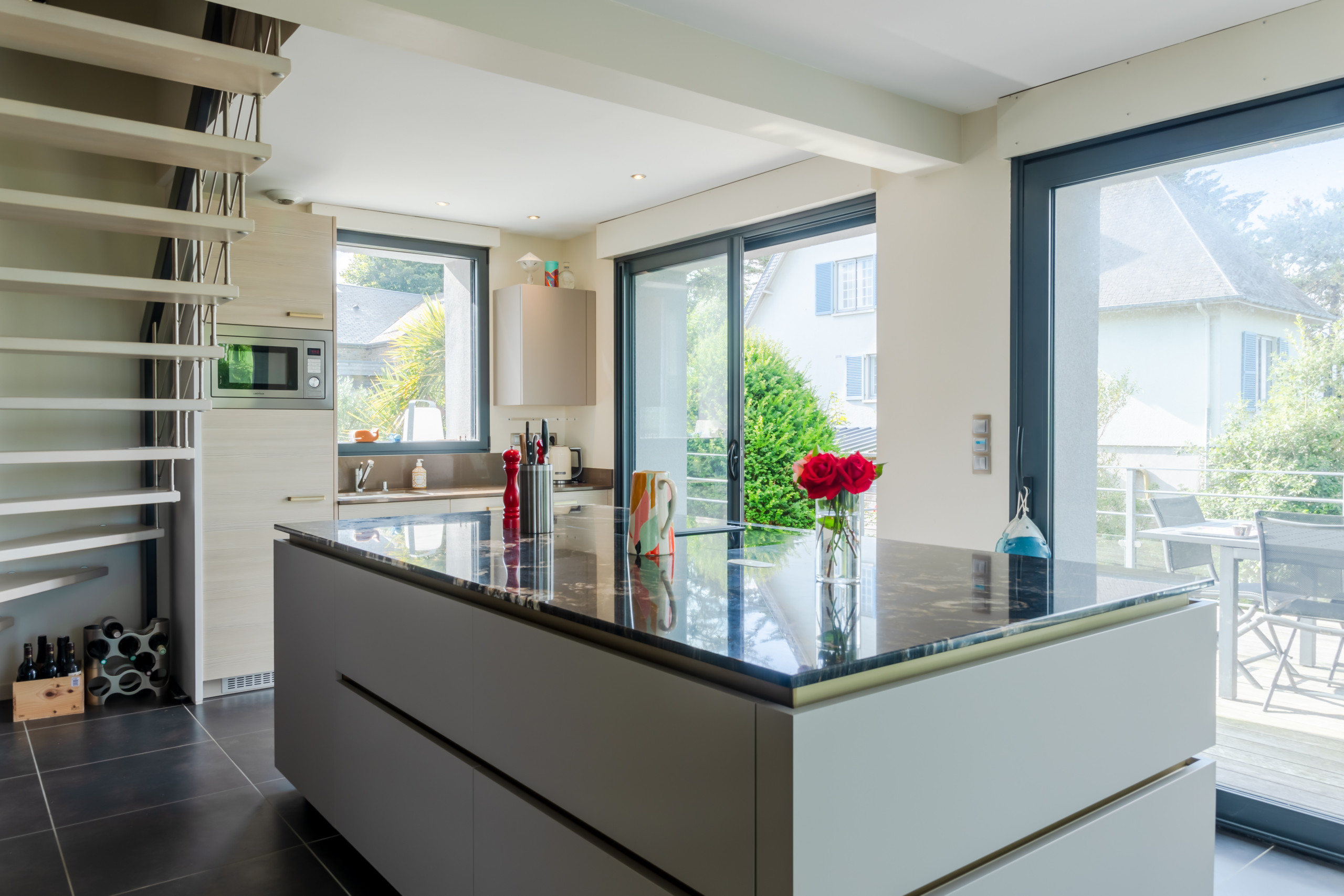 Aménagement de cuisine avec îlot central : optimisation d’un espace ouvert