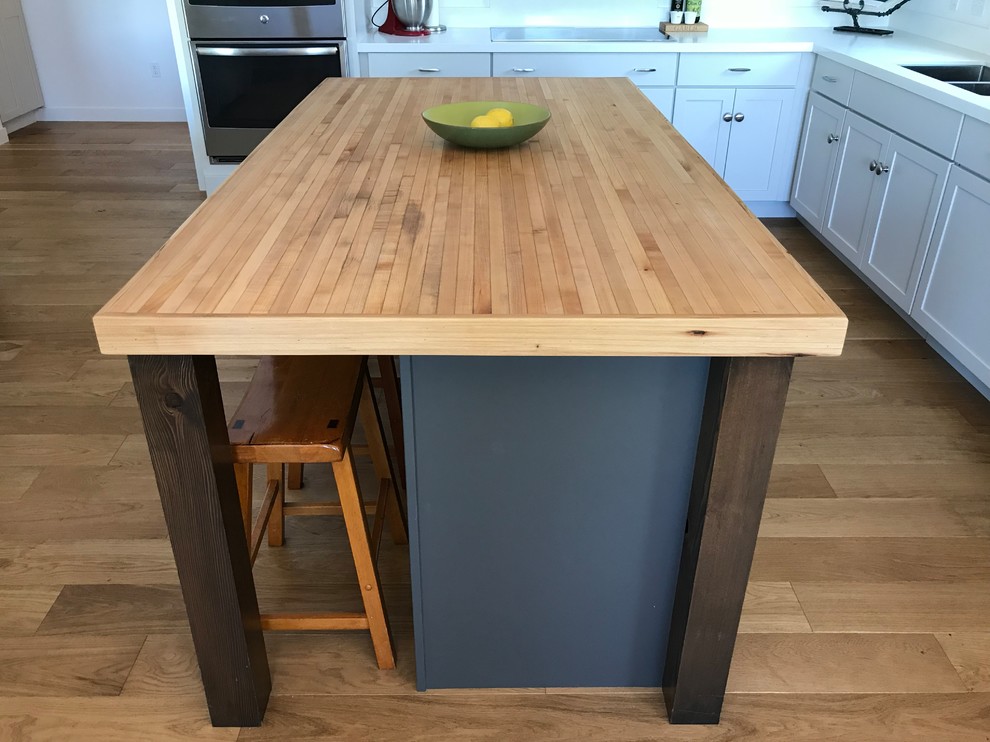 Inspiration for a transitional kitchen remodel in Phoenix