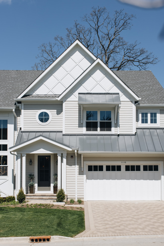Inspiration for a transitional home design remodel in Chicago