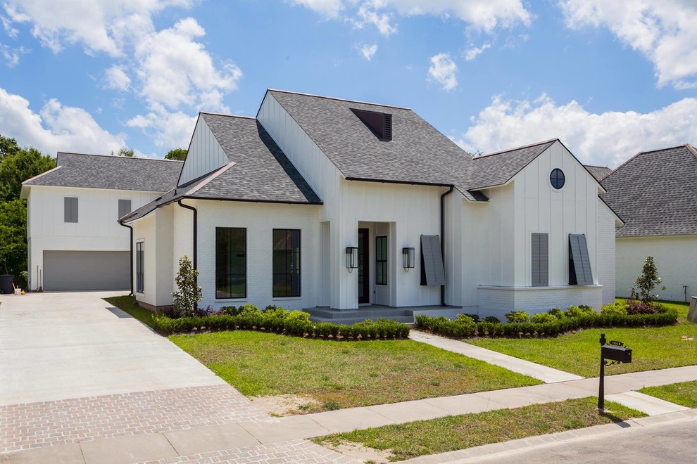 Inspiration for a transitional home design remodel in New Orleans