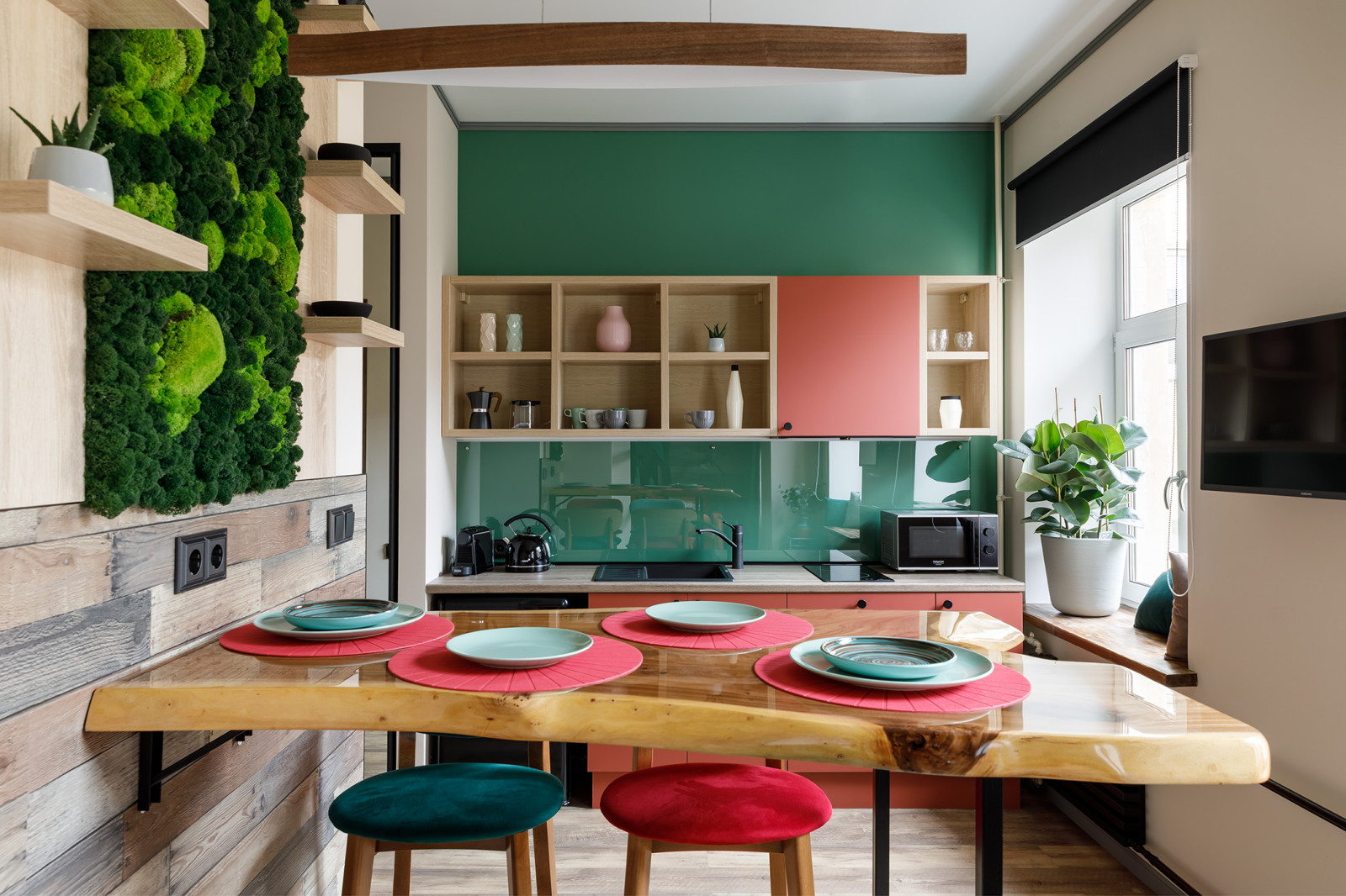 мини -отель Roomburg . Апартаменты Aura