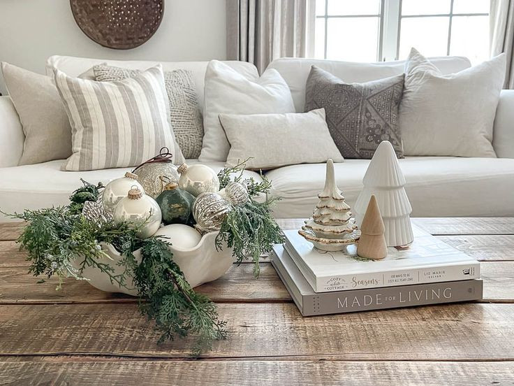 Modern, Inviting Holiday Decor