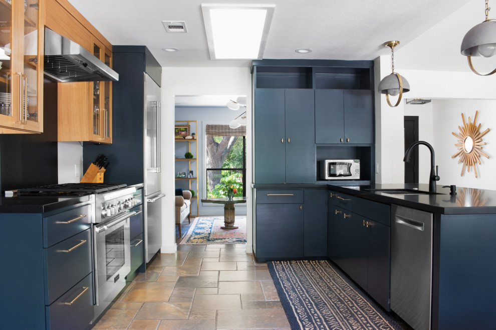 Kitchen - transitional kitchen idea in Austin