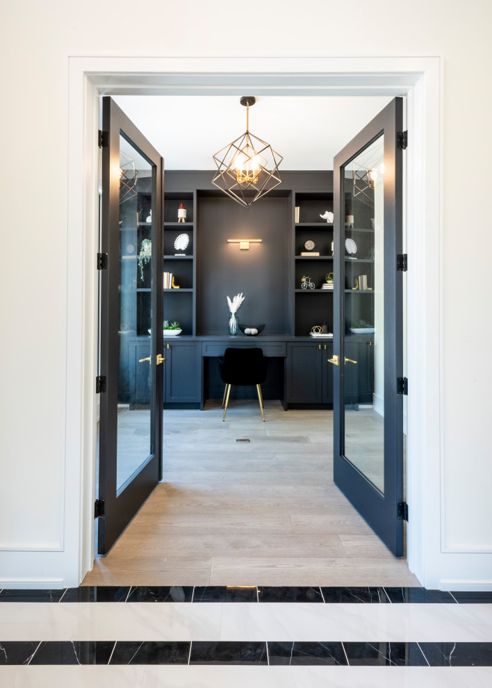 This is an example of a transitional home office in Toronto.