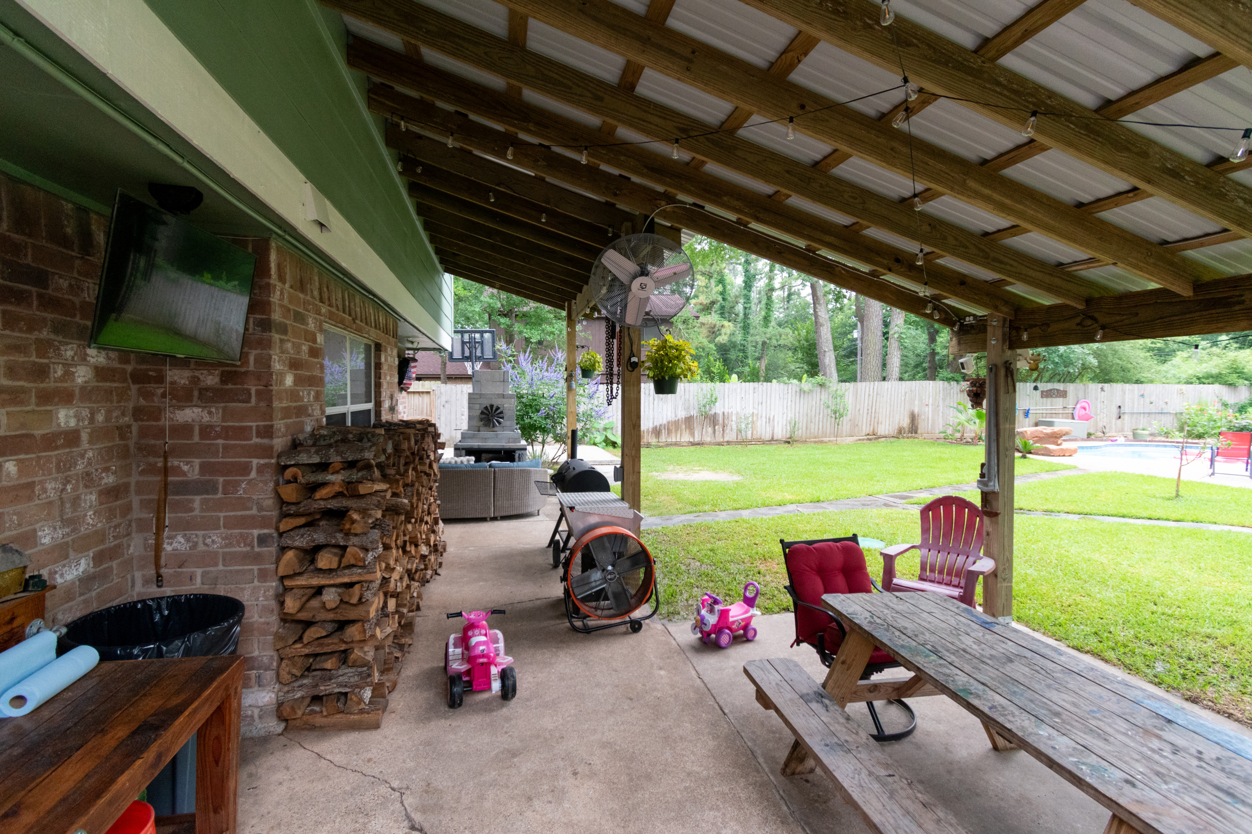 Oak Plaza Siding and Patio Cover