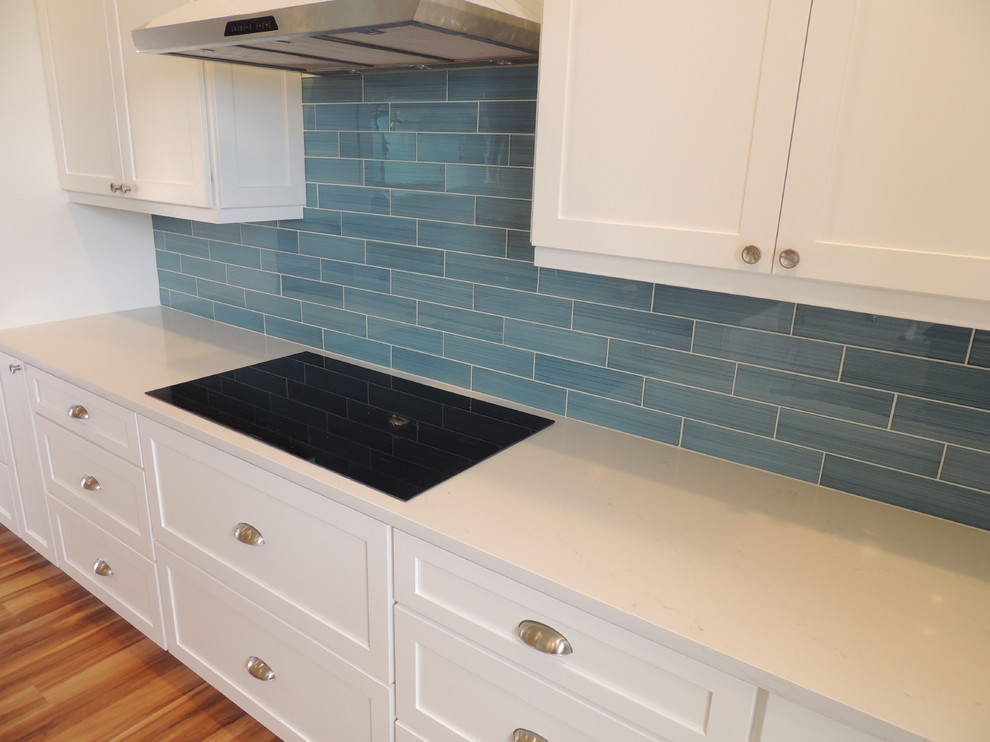 Kitchen - transitional kitchen idea in Seattle