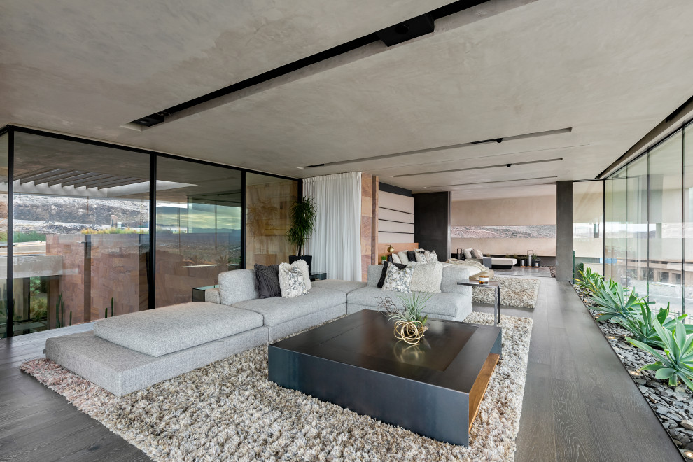 Foto di un'ampia camera degli ospiti minimalista con pavimento grigio
