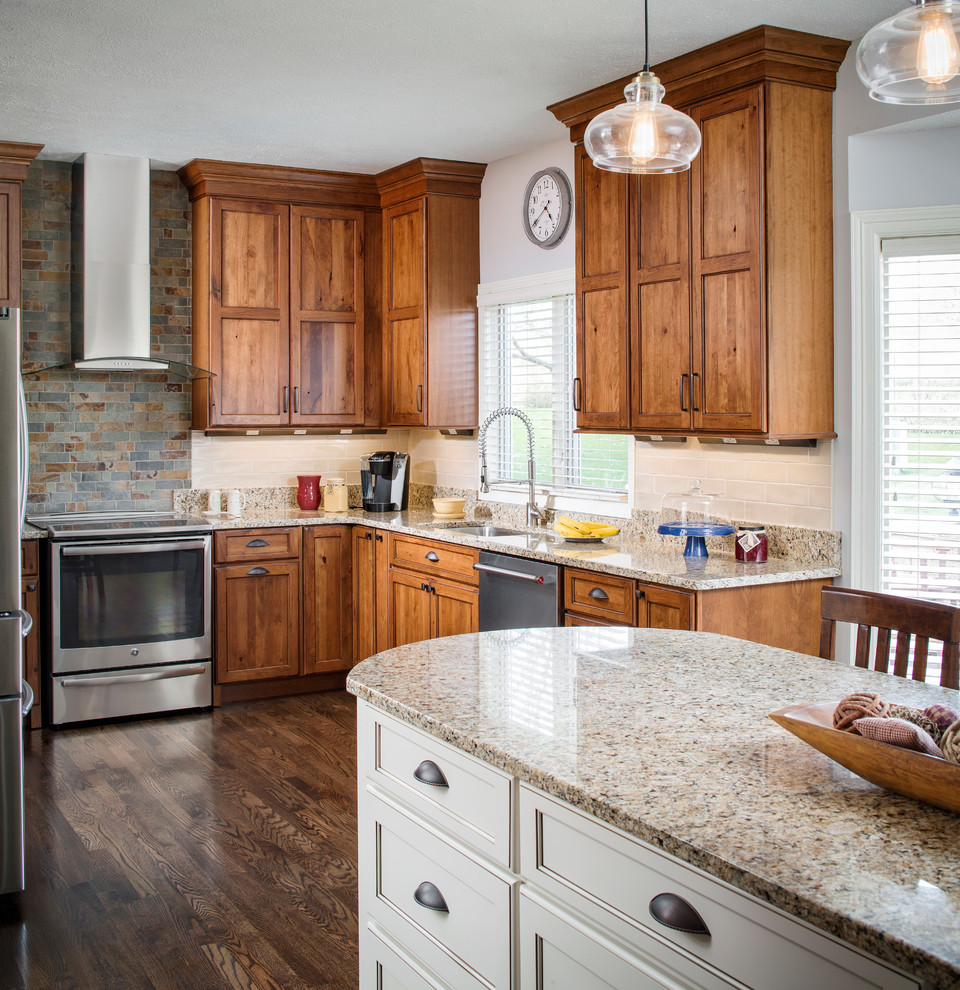 Transitional kitchen photo in Omaha