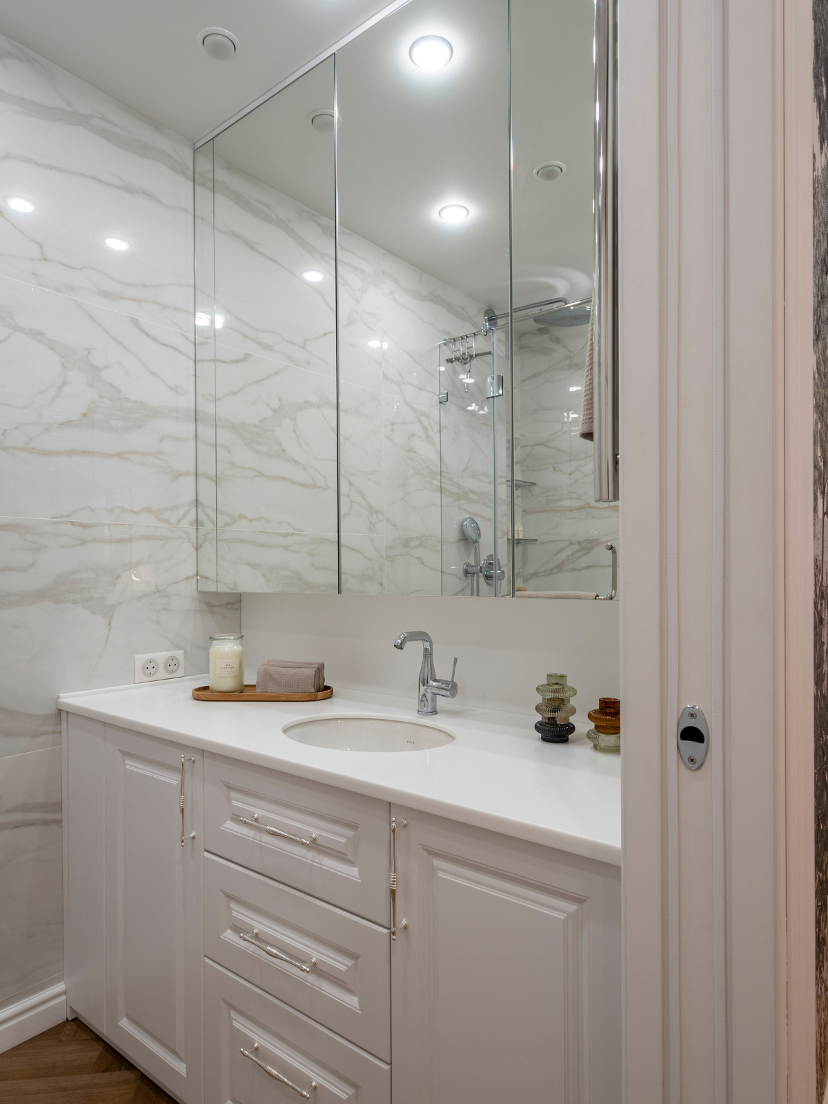 Меблировка санузла в неоклассическом стиле