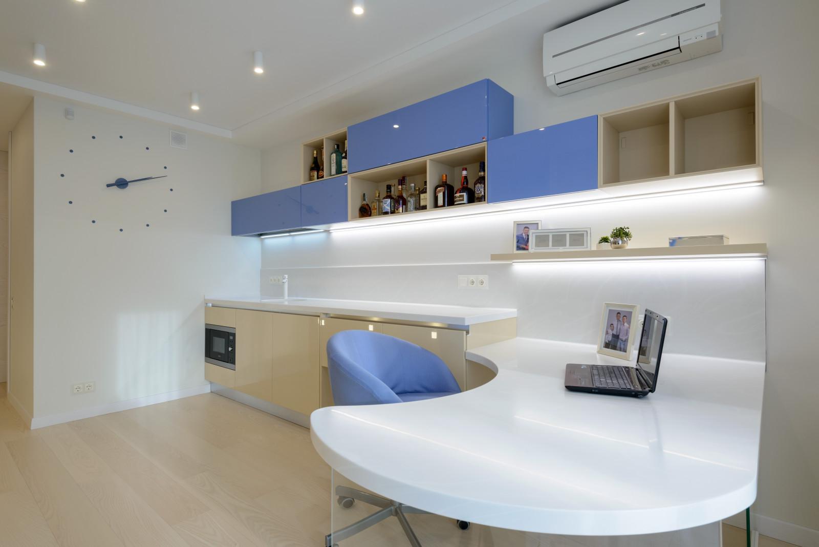 Любовь к белому цвету.