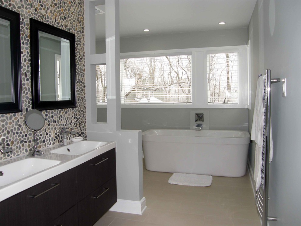 Пример оригинального дизайна: большая ванная комната в стиле модернизм