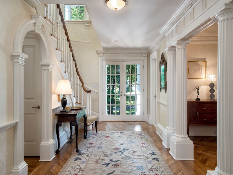 Transitional entryway photo in Chicago