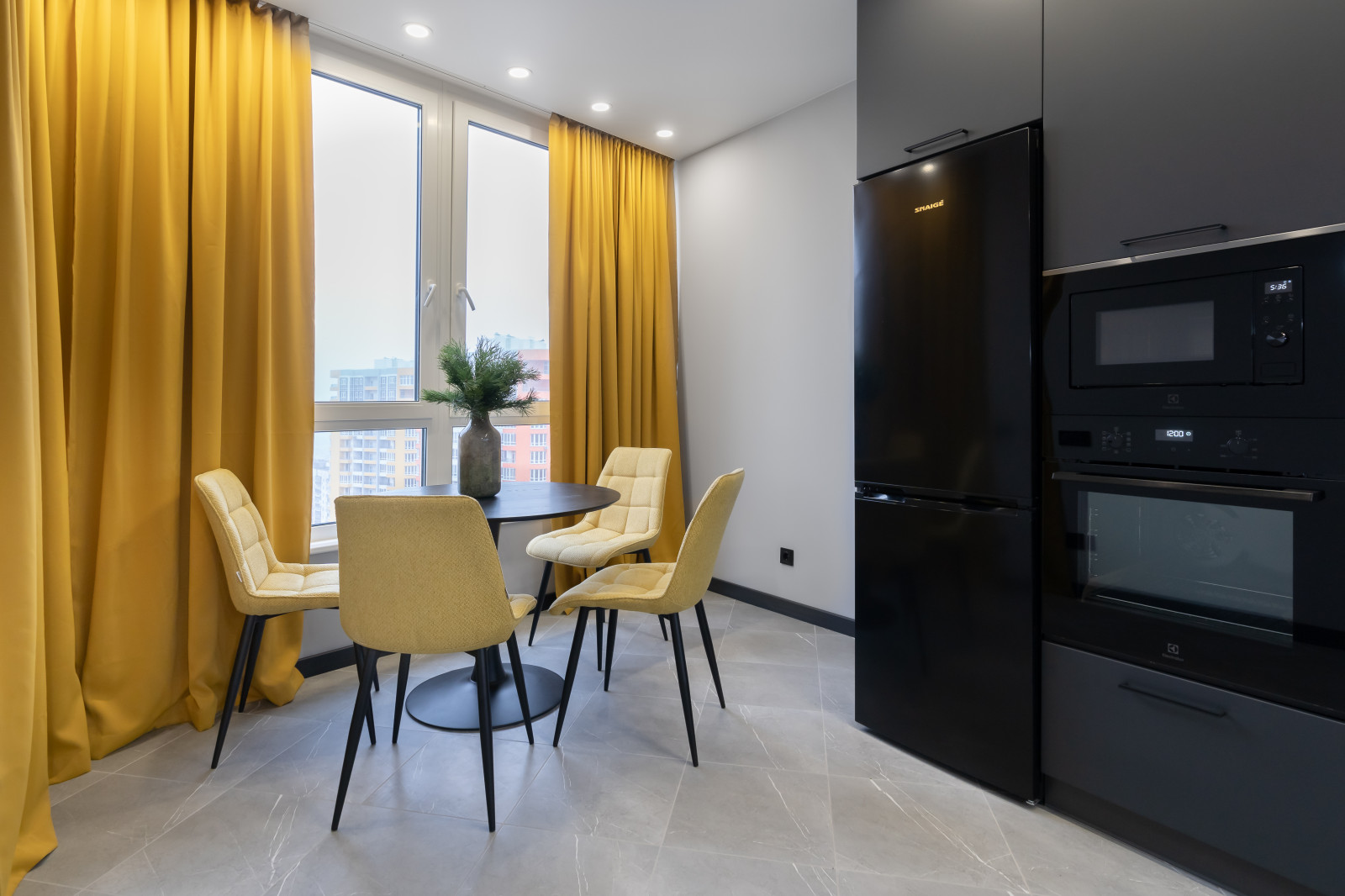 Квартира в цветах Pantone 2021