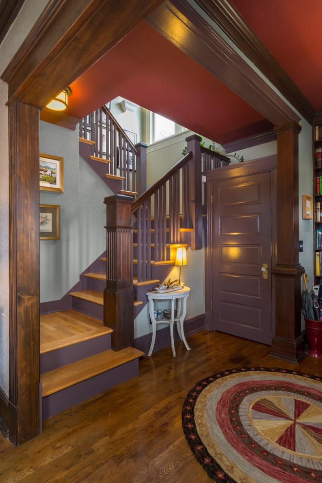 This is an example of a mid-sized arts and crafts home design in Seattle.